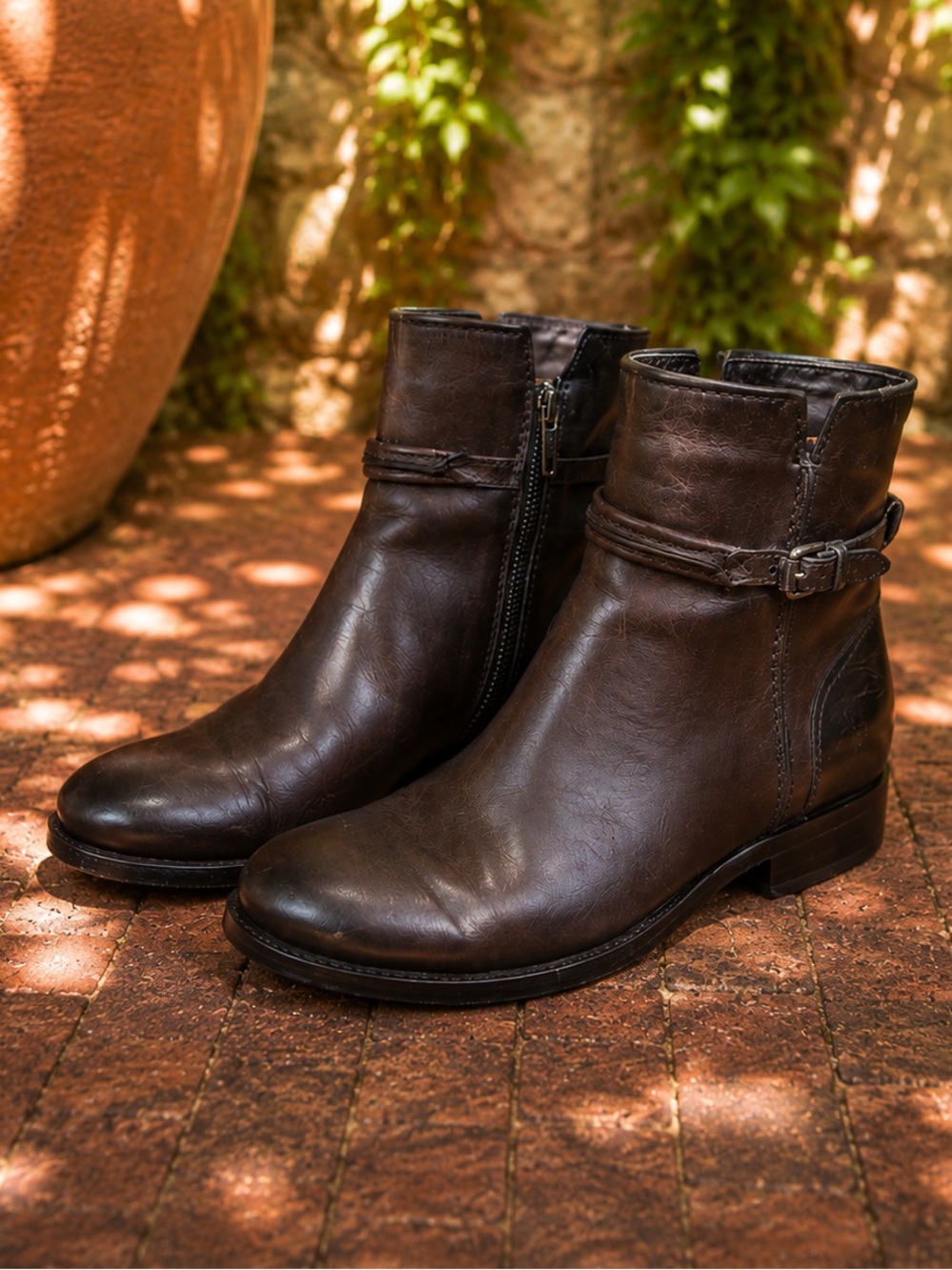 FRYE Classic Melissa Leather Seam Short Side Zipper in Ankle Boot in Slate, 6